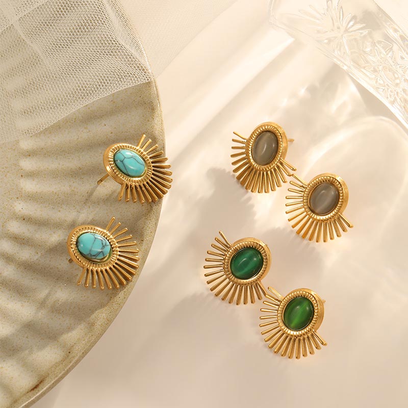 Custom Vintage Gemstone-Inlaid Fan-Shaped Gold Stud Earrings E1479