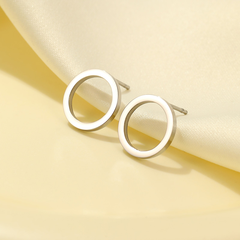 Factory custom wholesale sales of stainless steel simple fashion hollow circle earrings, not allergic, do not fade