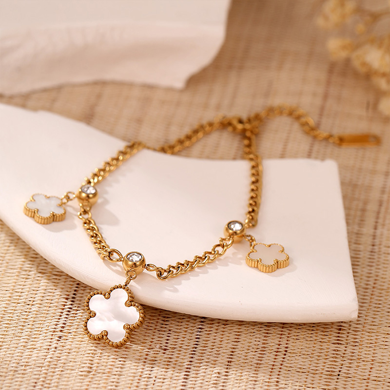 Factory white shell five leaf flower zircon pendant bracelet