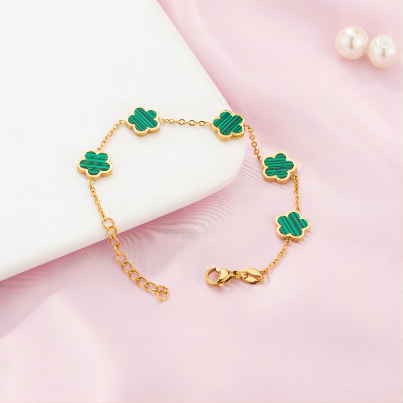 Wholesaling 18 gold-plated green acrylic five leaf flower pendant bracelet