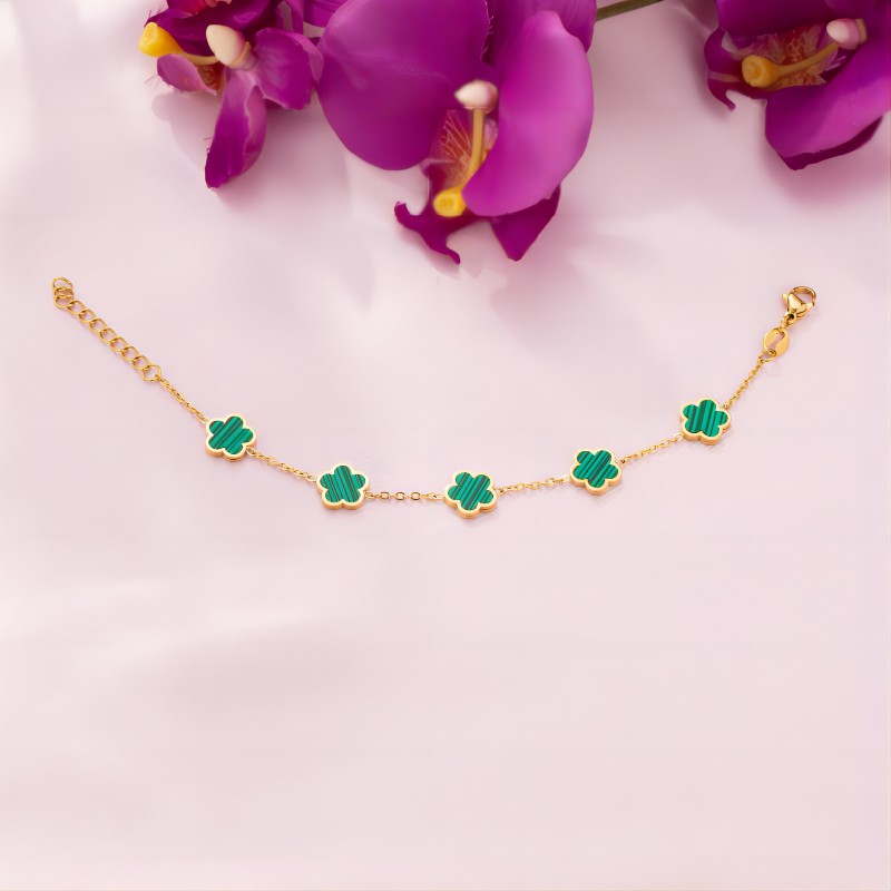 Wholesaling 18 gold-plated green acrylic five leaf flower pendant bracelet