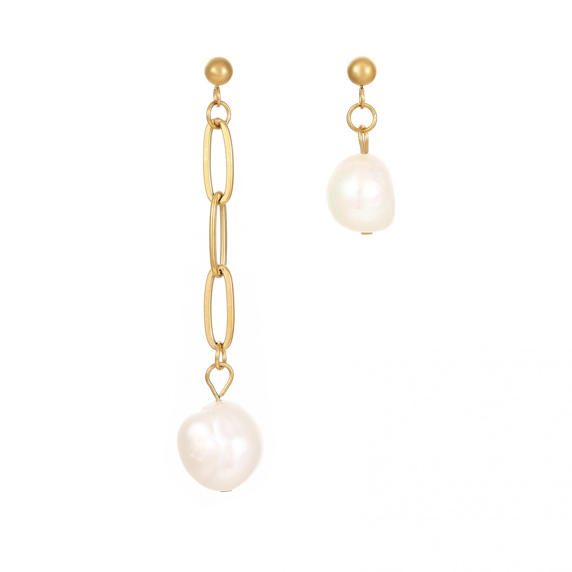 2024 Asymmetrical chain fresh water pearl new fashion earrings for women ins